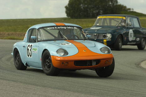 Christoph Kjærgaard blev en meget suveræn vinder af 1965-klassen i sin lyseblå og orange Lotus Elan.